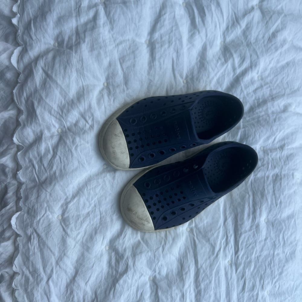 Native Jefferson Toddler Slip on Sneakers in navy C7